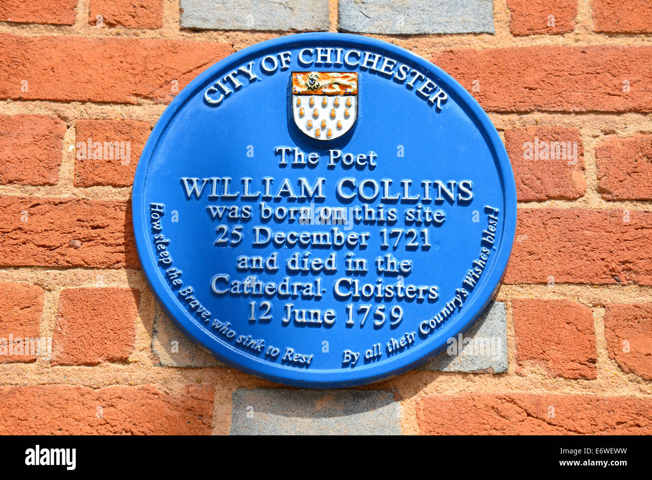 Targa blu al XVIII secolo del poeta William Collins, East Street, Chichester, West Sussex, in Inghilterra, Regno Unito Foto Stock
