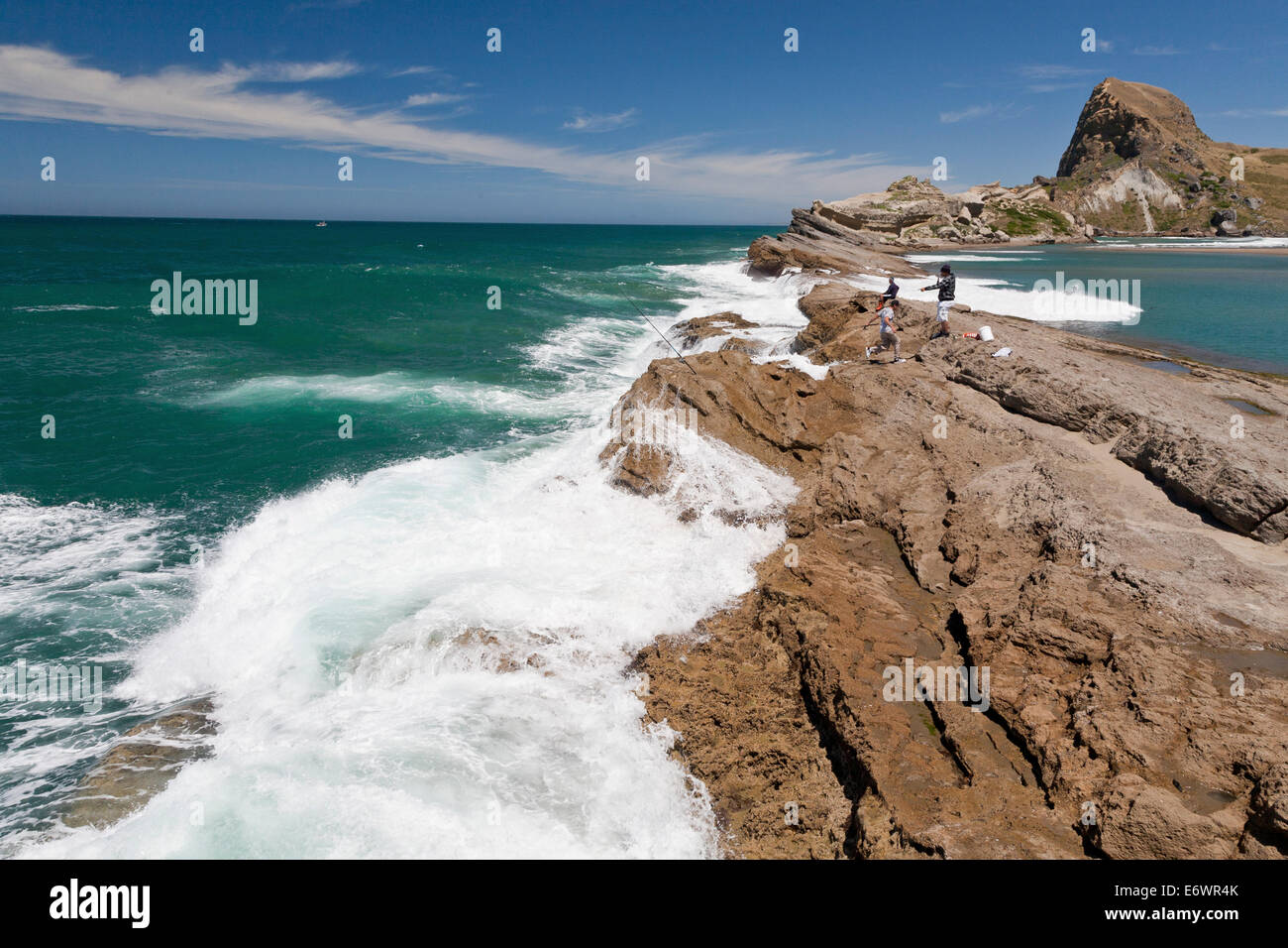 I pescatori al castello di punto, Regione di Wellington, Isola del nord, Nuova Zelanda Foto Stock