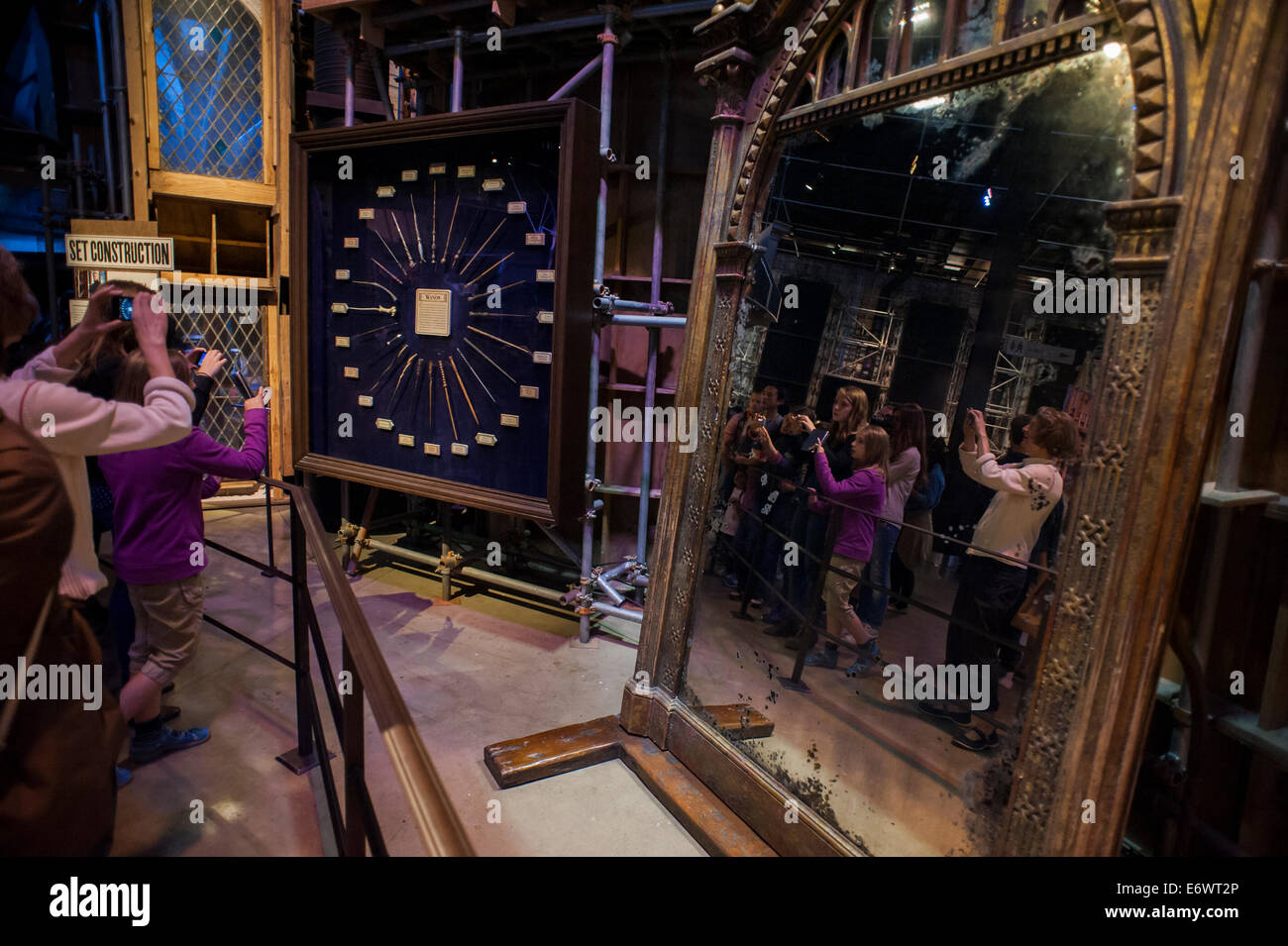 Warner Bros Studio Tour London - The Making of Harry Potter conserva ed espone la mitica puntelli. Foto Stock