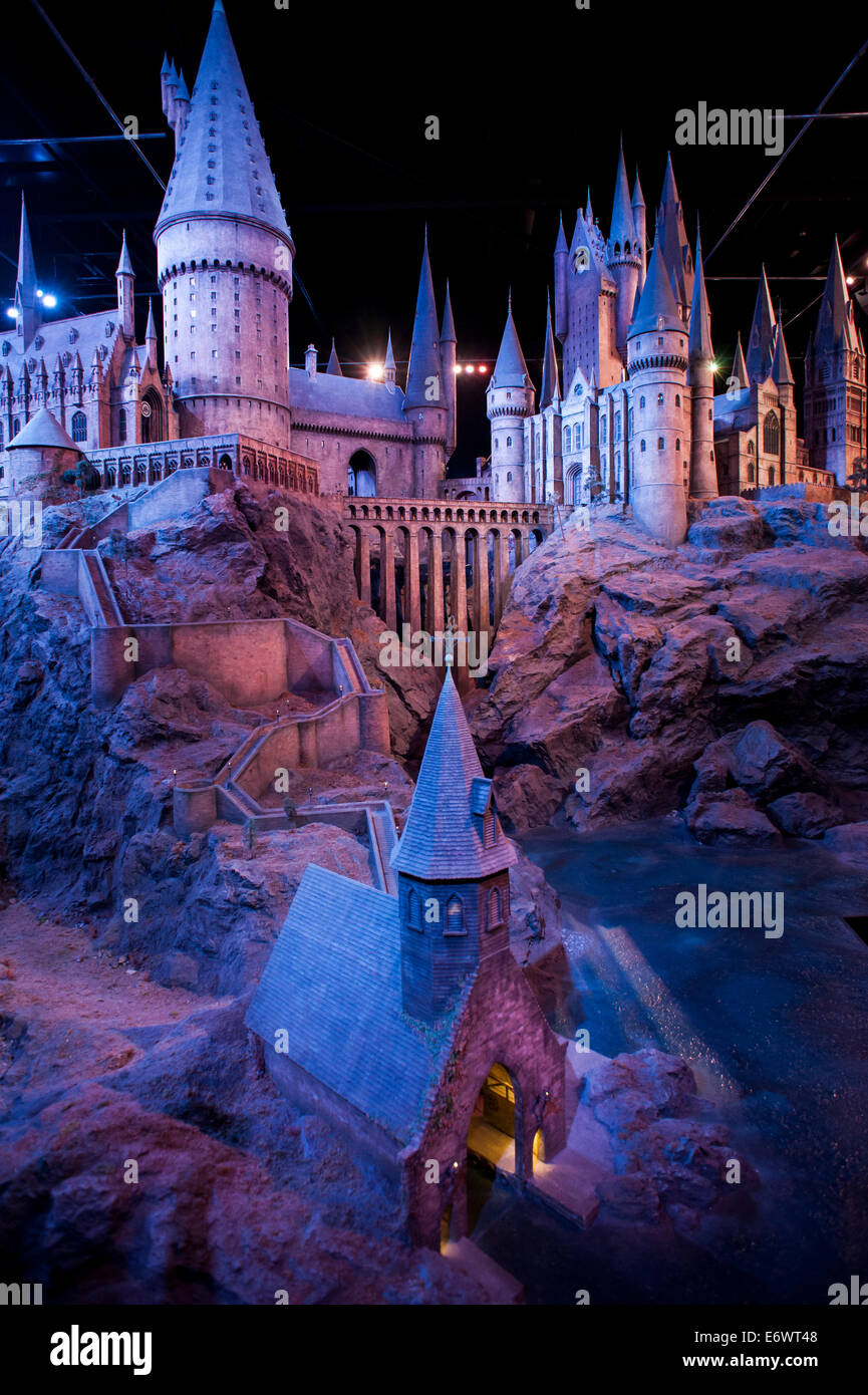 Warner Bros Studio Tour London - The Making of Harry Potter conserva ed espone la mitica puntelli. Foto Stock