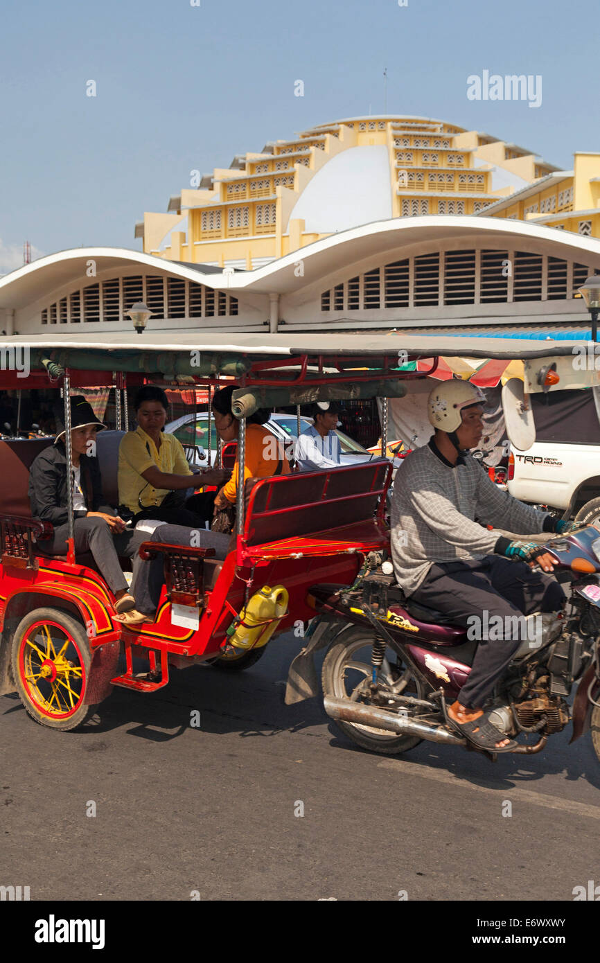 Un Tuk Tuk al Mercato Centrale di Phnom Penh, Cambogia Foto Stock