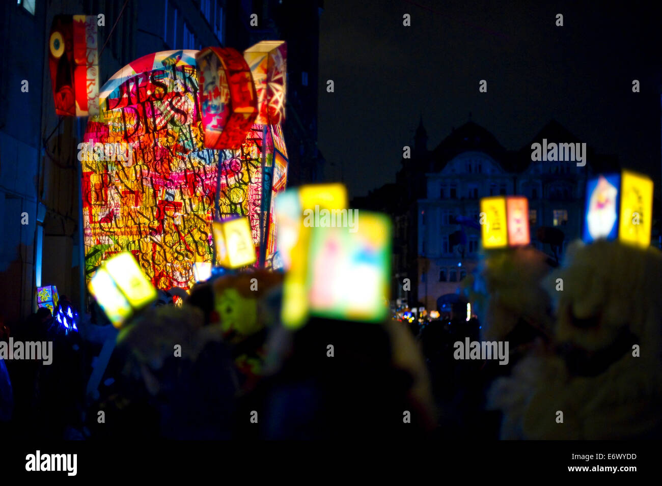 Colorate e lanterne illuminato, Morgenstraich, Carnevale di Basilea, cantone di Basilea, Svizzera Foto Stock