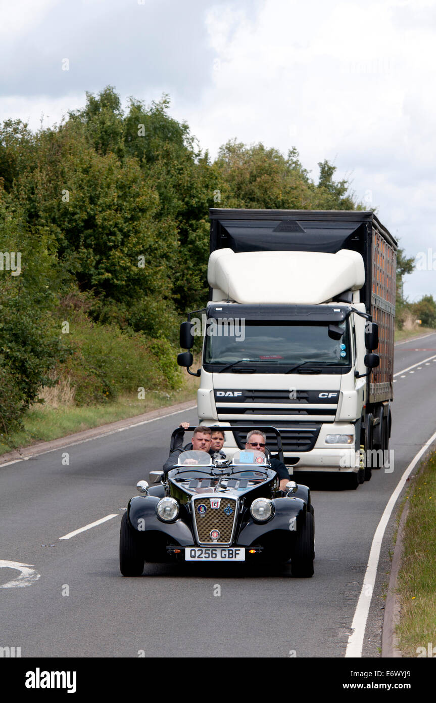 Spartan kit car su Fosse Way road, Warwickshire, Regno Unito Foto Stock