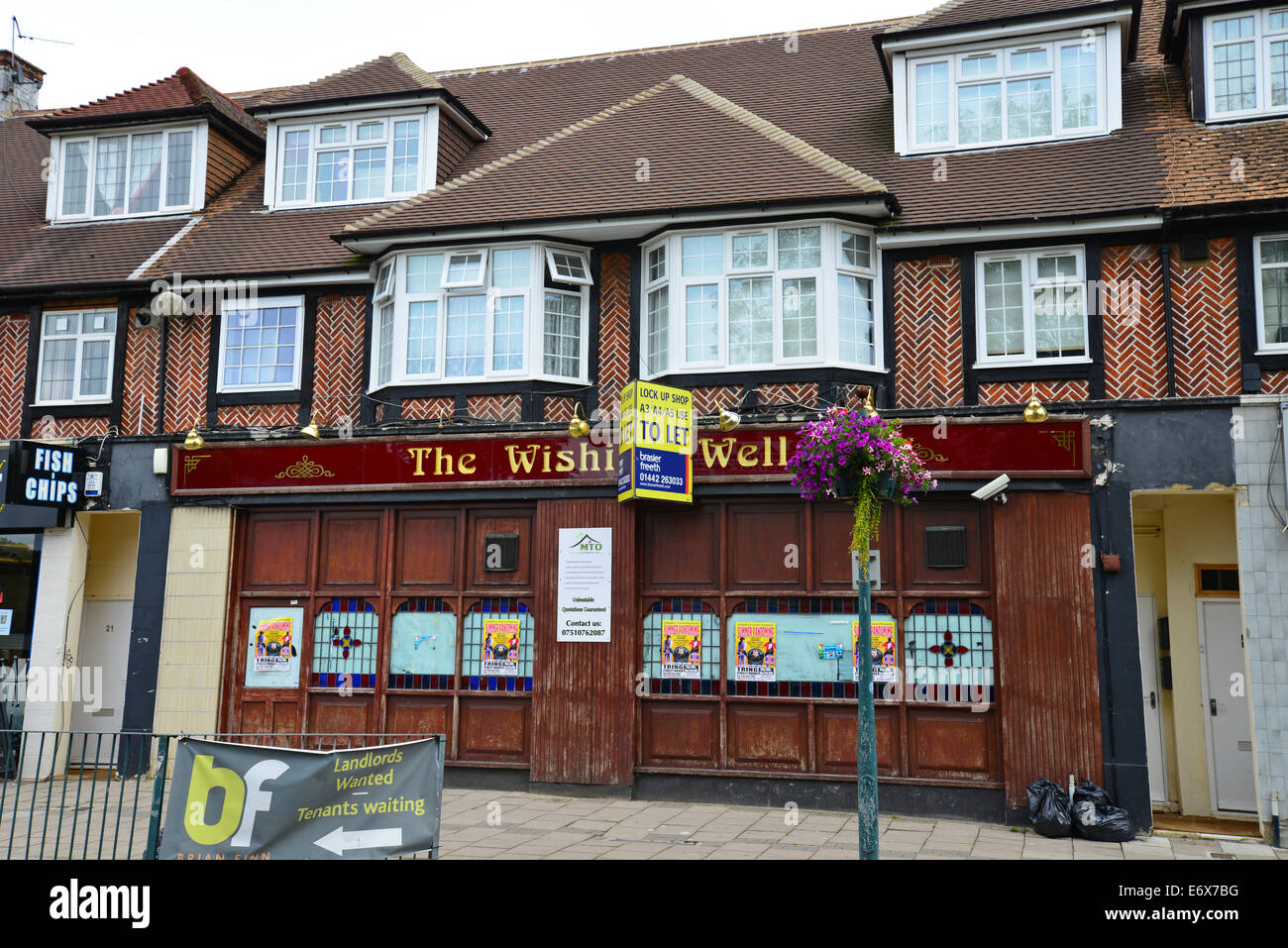 Pub 'The Wishing Well' (chiuso), Marlowes, Hemel Hempstead, Hertfordshire, Inghilterra, Regno Unito Foto Stock