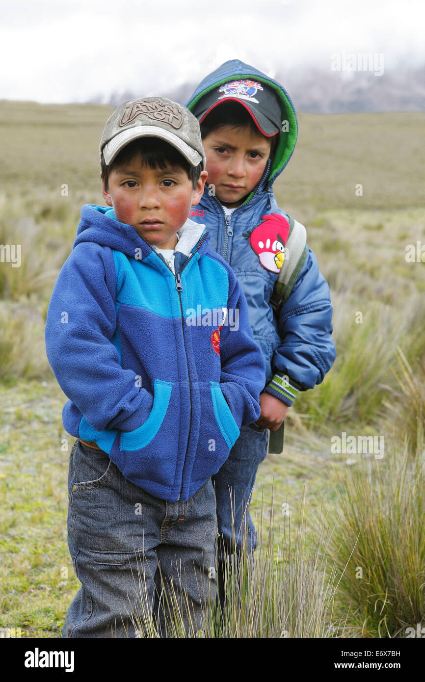 Ragazzi di 5 e 7 anni, Puruhá persone, Chimborazo, kichwa, Provincia del Chimborazo, Ecuador Foto Stock