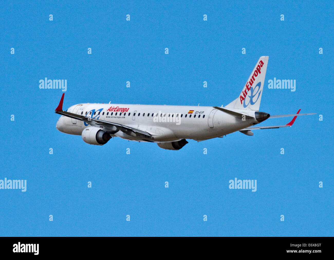 Air Europa Embraer ERJ-190-200LR 195LR, l' Aeroporto di Gatwick, West Sussex, in Inghilterra Foto Stock