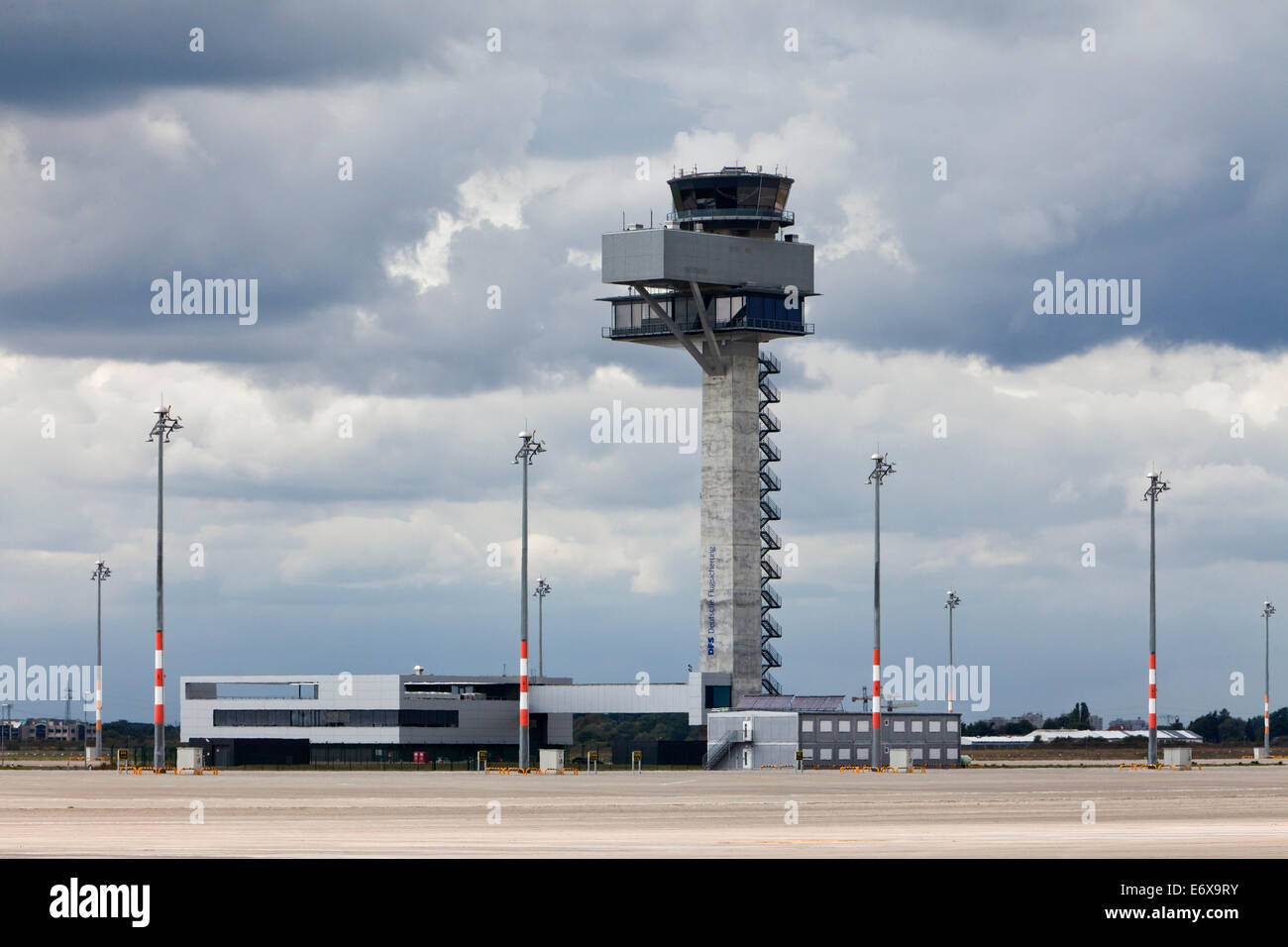 Berlin Brandenburg Airport BER in costruzione, la torre di controllo, Schönefeld, Brandeburgo, Germania Foto Stock