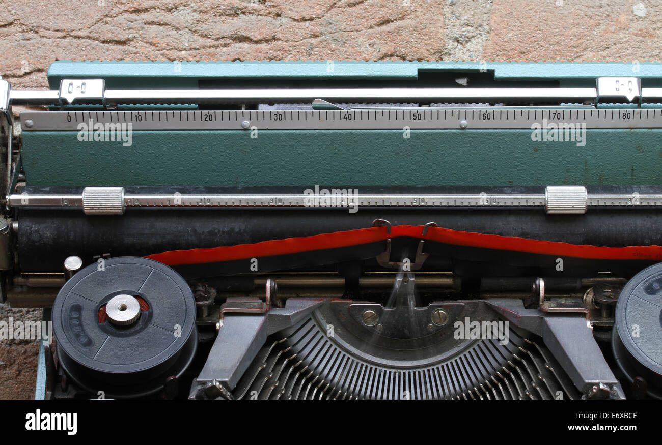 Rosso e nero a nastro di una vecchia macchina da scrivere Foto