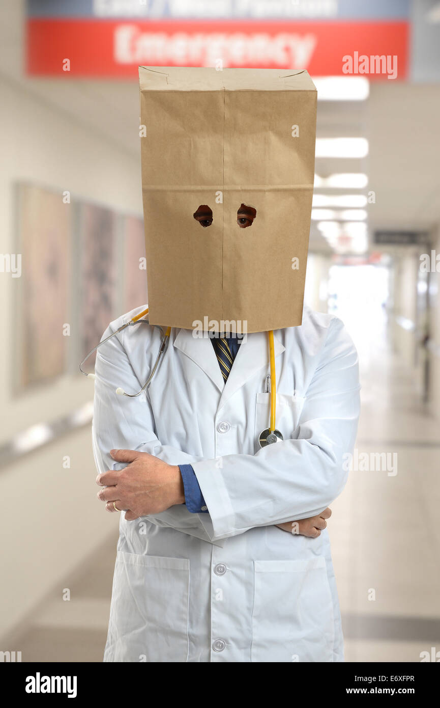 Medico della testa di copertura con sacchetto interno ospedale Foto Stock