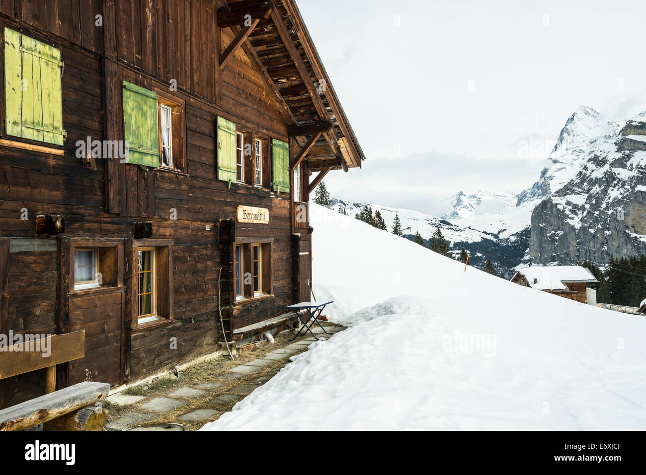 Rifugi alpini e panorama di montagna a Gimmeln, Gimmeln, Muerren, cantone di Berna, Svizzera Foto Stock