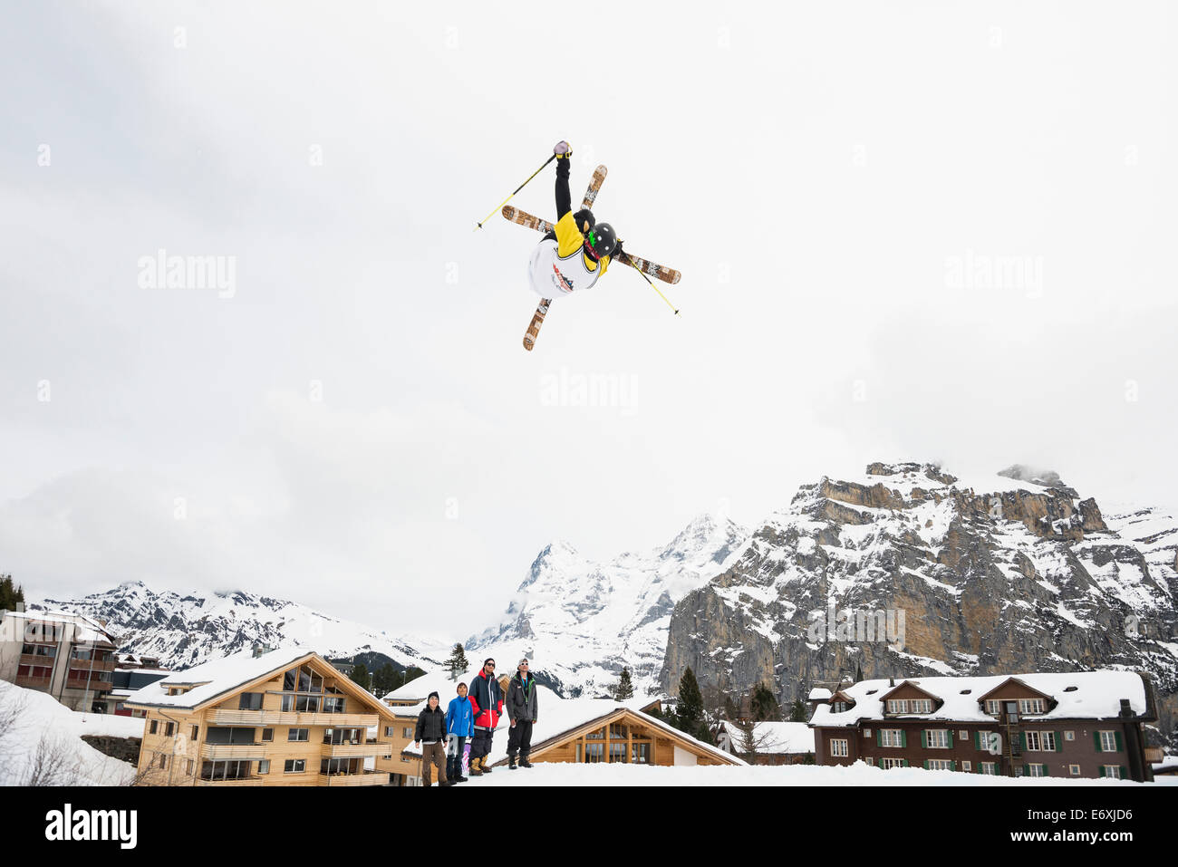 Freestyle sciatore in azione, whitestyle open, freestyle, Muerren, cantone di Berna, Svizzera Foto Stock