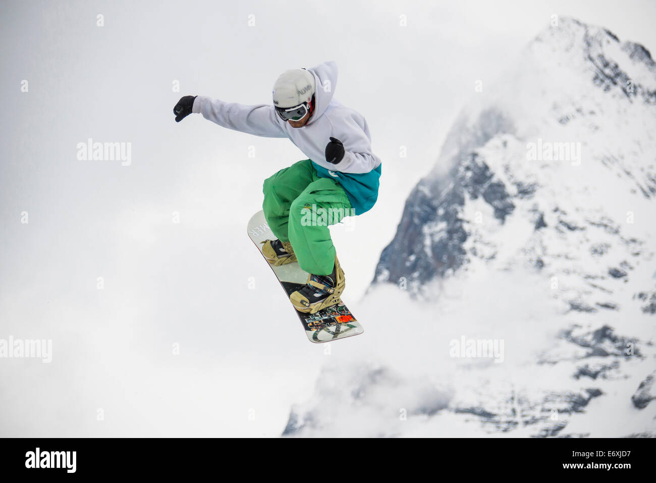 Freestyle sciatore in azione, whitestyle open, freestyle, Muerren, cantone di Berna, Svizzera Foto Stock