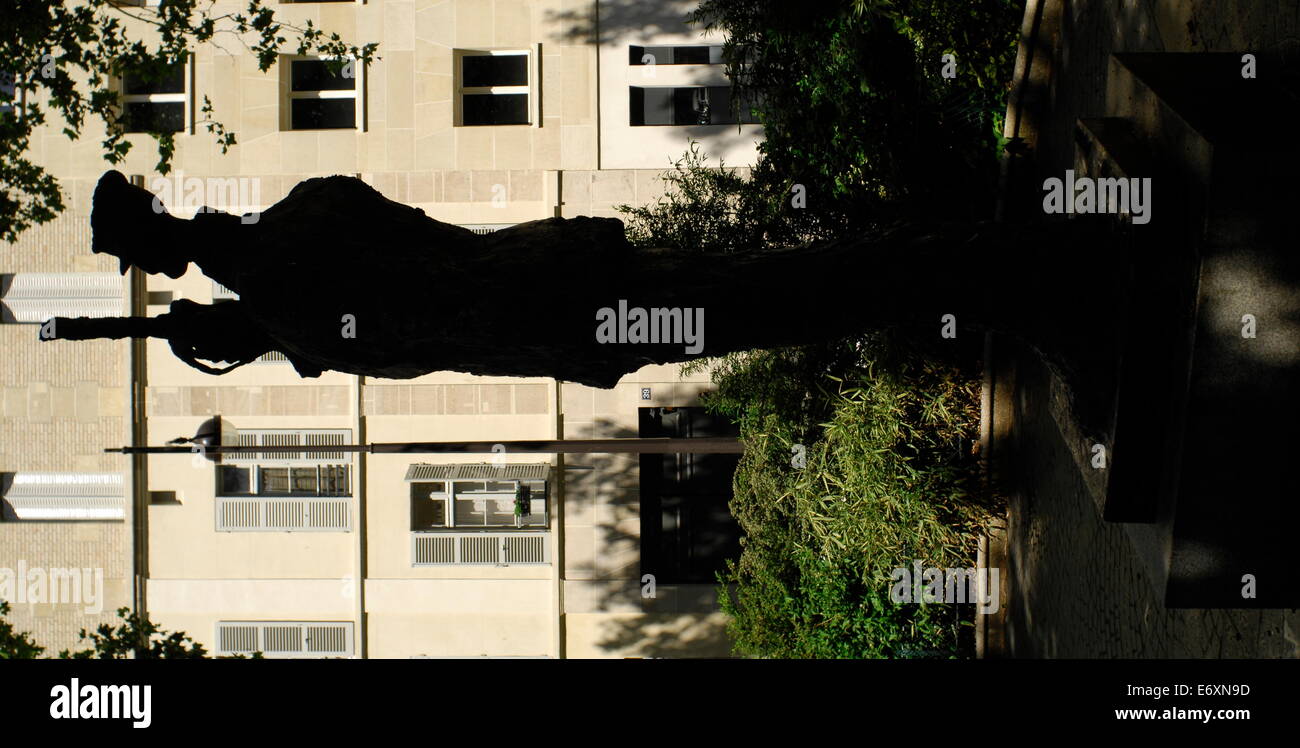 Parigi, Francia. Statua in bronzo 'OMAGGIO AU CAPITAINE DREYFUSS' IN PLACE PIERRE LAFUE 6TH ARR. Foto:JONATHAN EASTLAND/AJAX Foto Stock