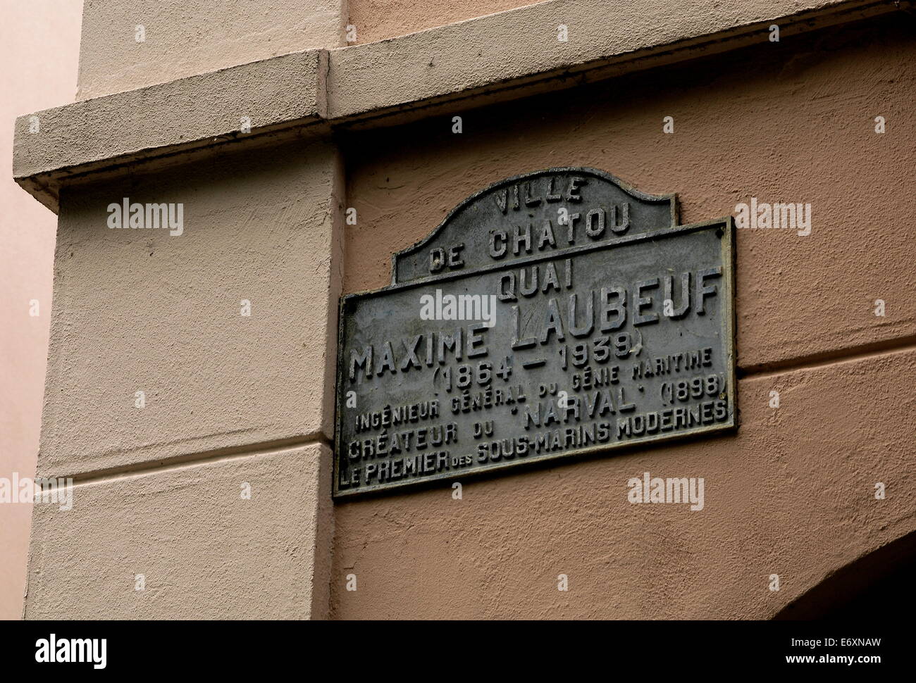 CHATOU, Francia - targa dedicata a MAXIME LAUBEUF (1864-1939), ingegnere generale della marina militare. Foto:JONATHAN EASTLAND/AJAX Foto Stock