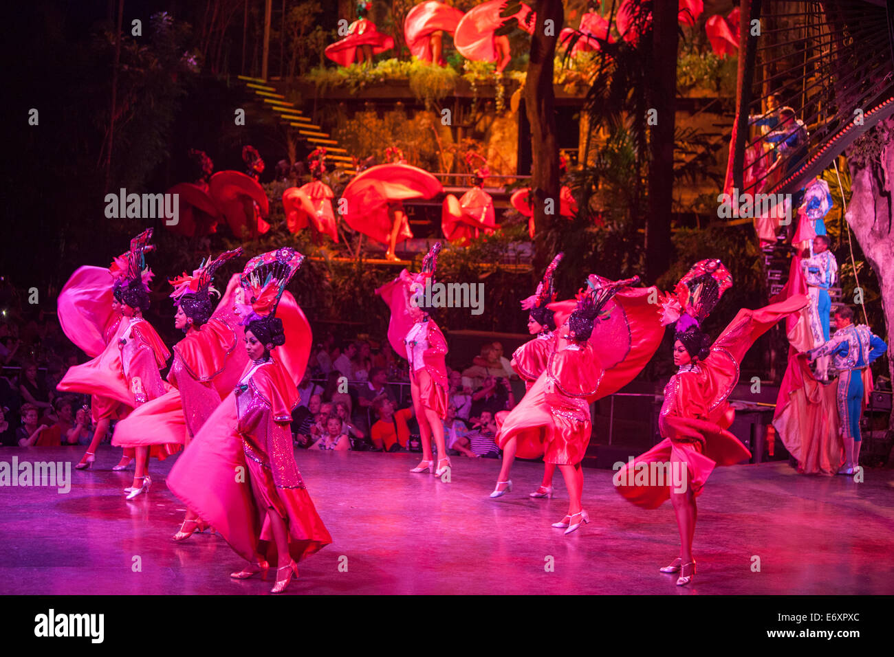 Spettacolo di danza al cabaret Tropicana Club show, Havanna, Havana, Cuba, Caraibi Foto Stock