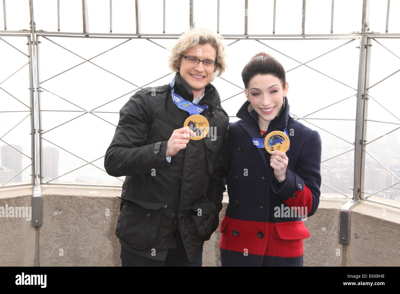 Olimpiadi invernali medaglia d'oro ballerini ghiaccio Meryl Davis e Charlie White all'Empire State Building con: Charlie White,Meryl Davis dove: la città di New York, New York, Stati Uniti quando: 27 Feb 2014 Foto Stock