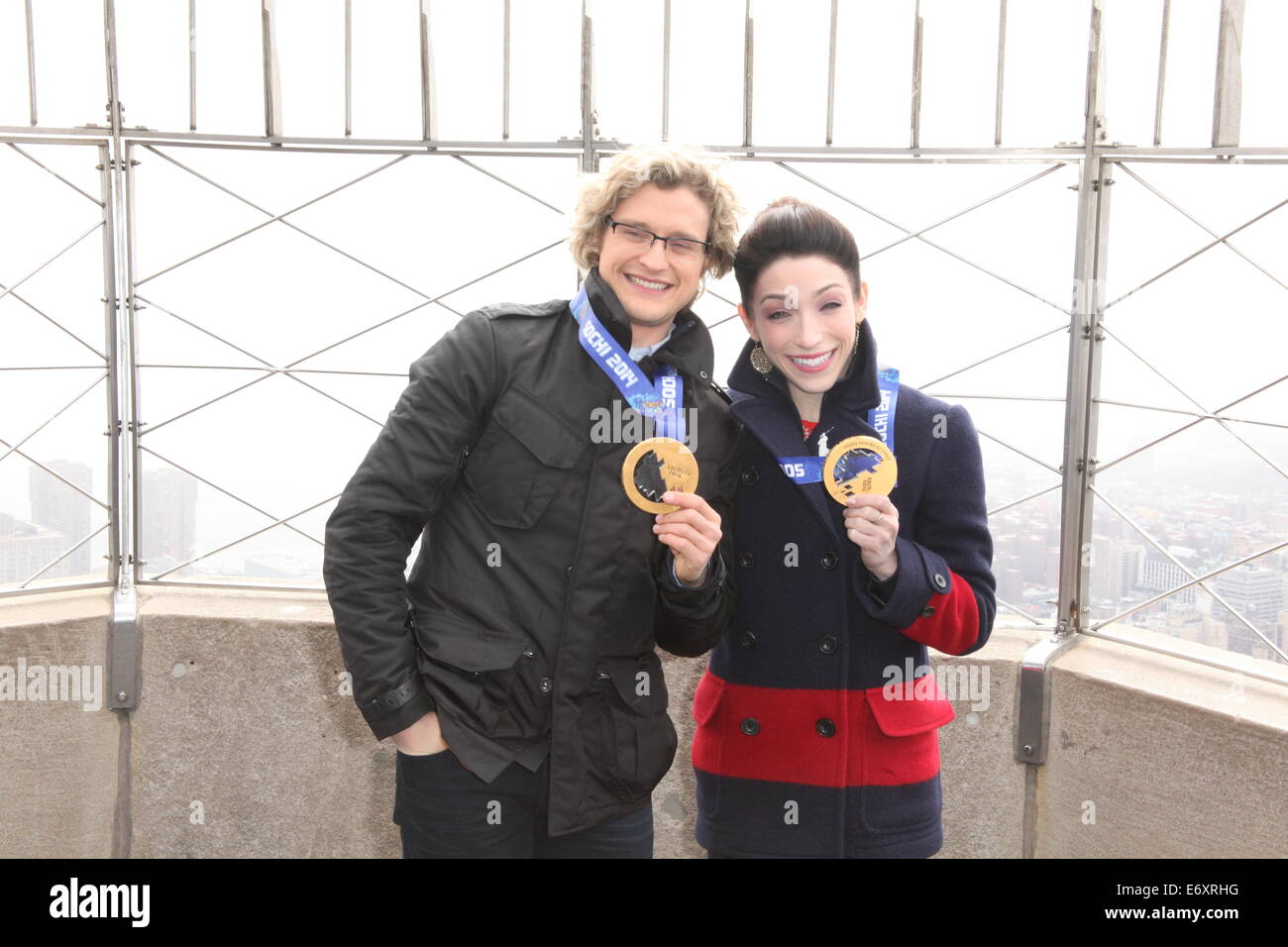 Olimpiadi invernali medaglia d'oro ballerini ghiaccio Meryl Davis e Charlie White all'Empire State Building con: Charlie White,Meryl Davis dove: la città di New York, New York, Stati Uniti quando: 27 Feb 2014 Foto Stock