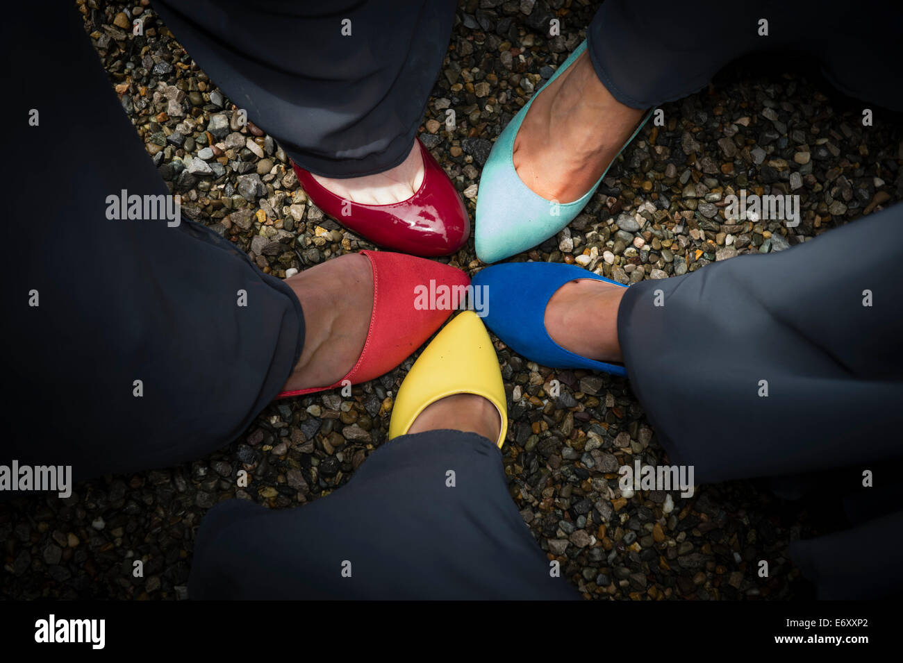 5 profili colorati color pastello damigella della scarpe a un matrimonio Wales UK Foto Stock