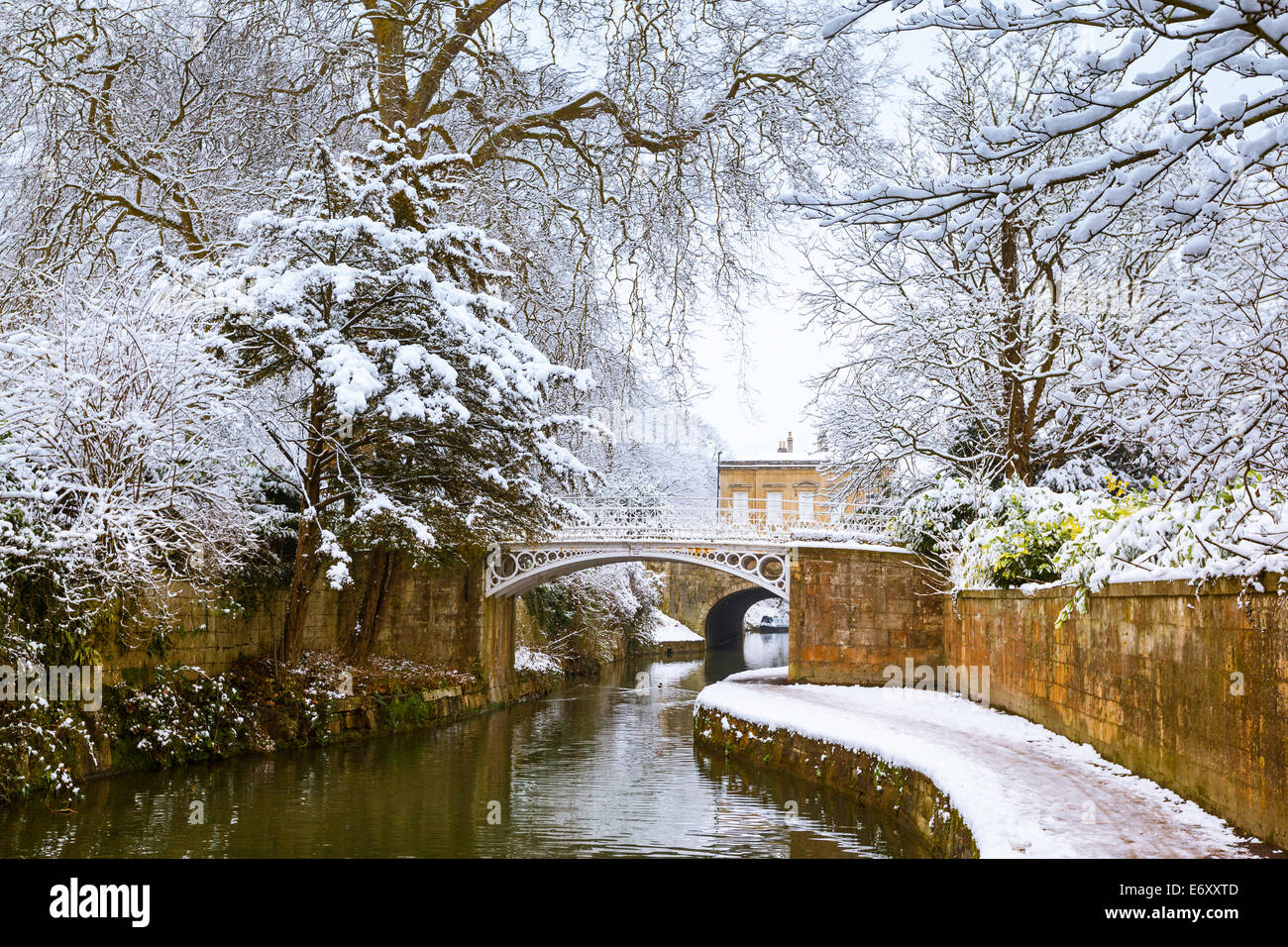 Vista invernale del Kennet and Avon Canal in Giardini Sidney, bagno, England, Regno Unito Foto Stock