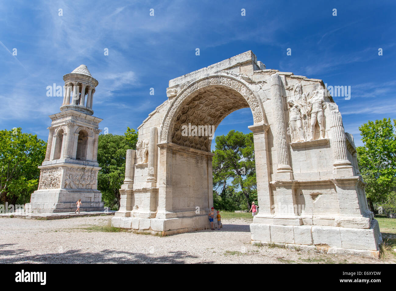 Mausoleo e arco trionfale a Glanum città romana Rovine di San Remy de Provence, Provenza, Francia Foto Stock
