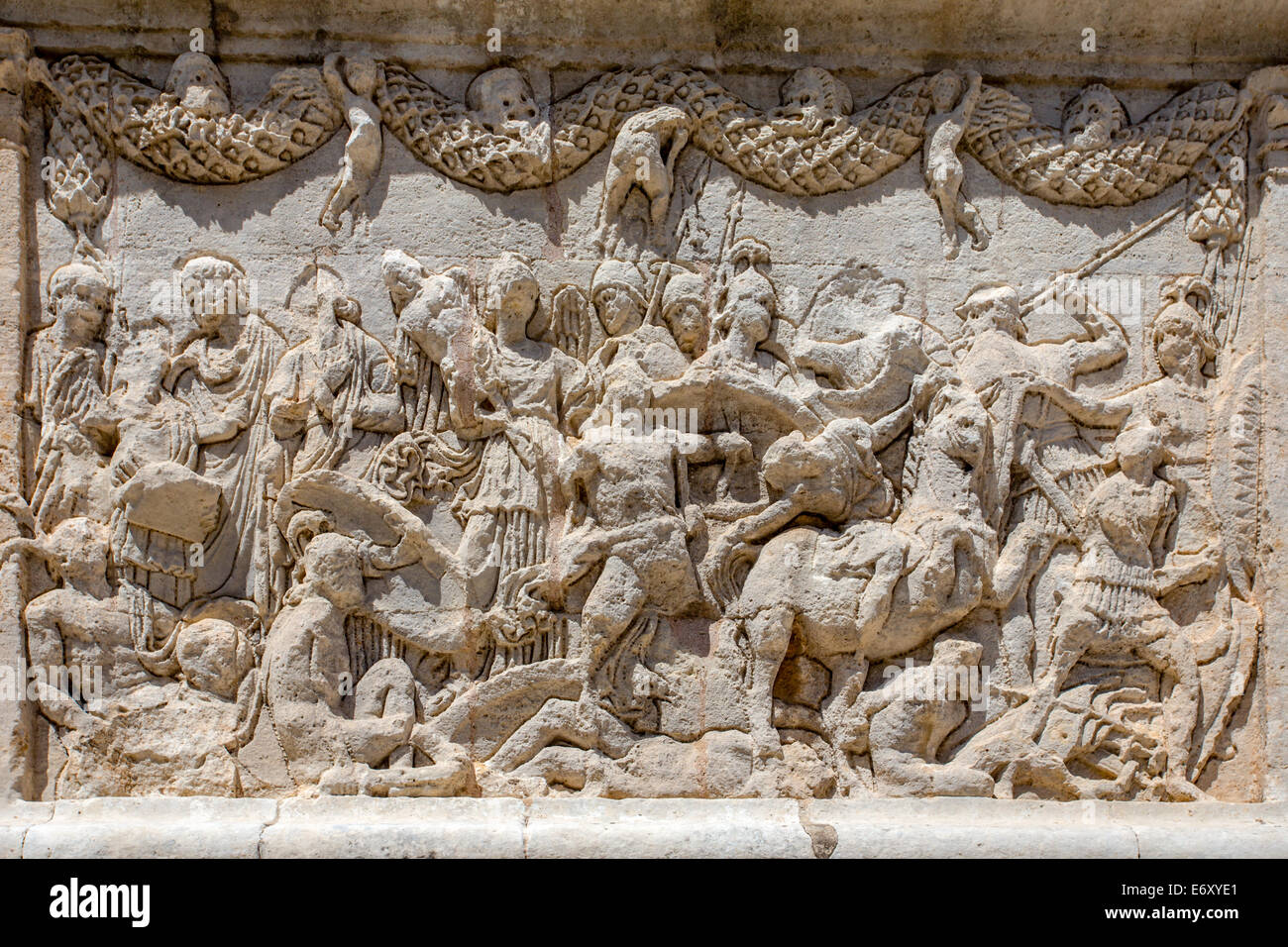 Il bassorilievo sul mausoleo di Glanum città romana Rovine di San Remy de Provence, Provenza, Francia Foto Stock