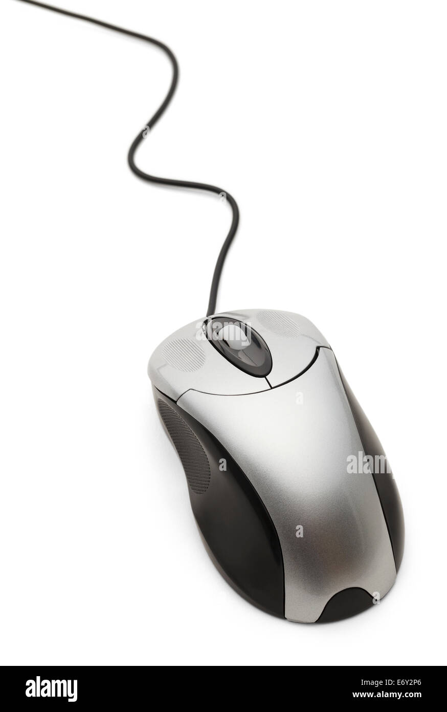 Il mouse del computer con il cavo isolato su sfondo bianco. Foto Stock