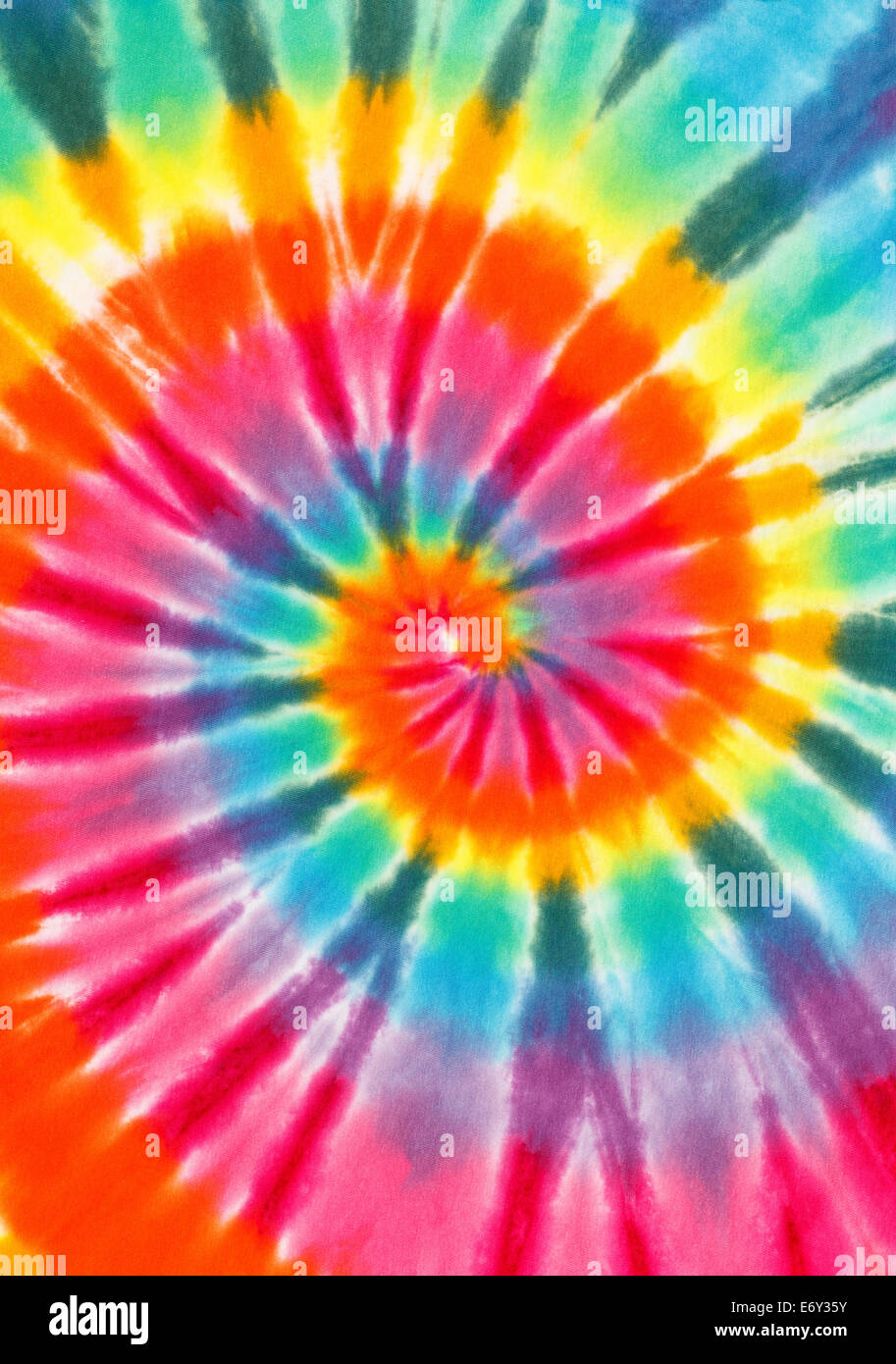 Arcobaleno a spirale di colore tessuto isolato su sfondo bianco. Foto Stock