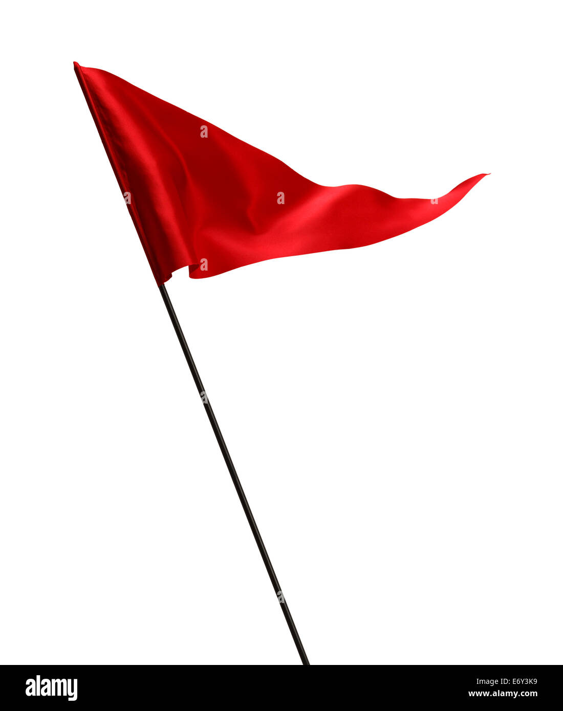 Bandiera rossa sventolata nel vento sul polo isolato su sfondo bianco. Foto Stock