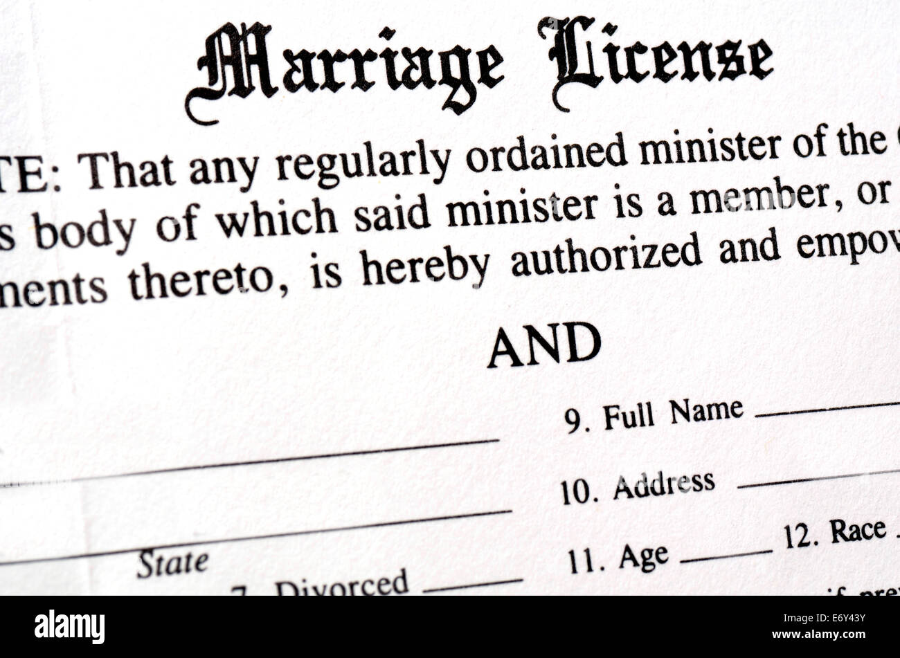 Primo piano della licenza di matrimonio sotto forma di documento che deve essere compilato e archiviato Foto Stock