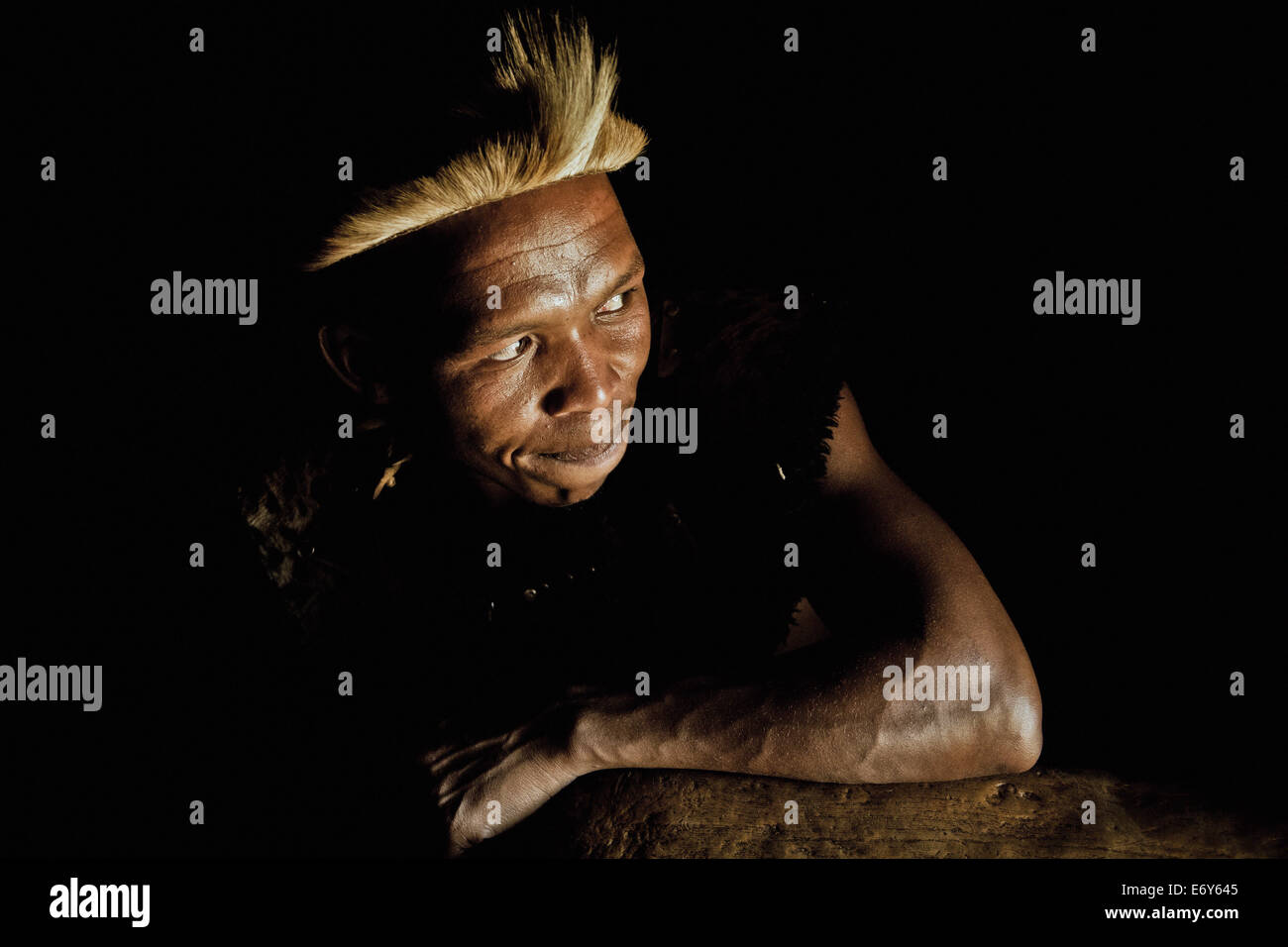 L'uomo della tribù Zulu, KwaZulu-Natal, Sud Africa e Africa Foto Stock