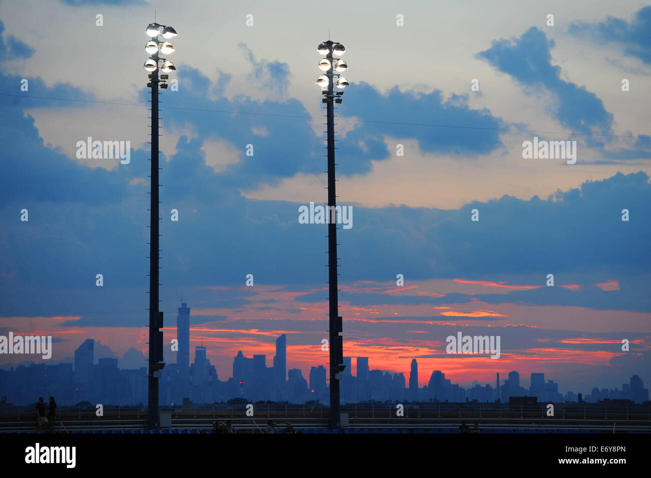 Flushing Meadows, New York, Stati Uniti d'America. 01 Sep, 2014. US Open Tennis Championships. Il sole tramonta su Arthur Ashe Stadium Credito: Azione Sport Plus/Alamy Live News Foto Stock