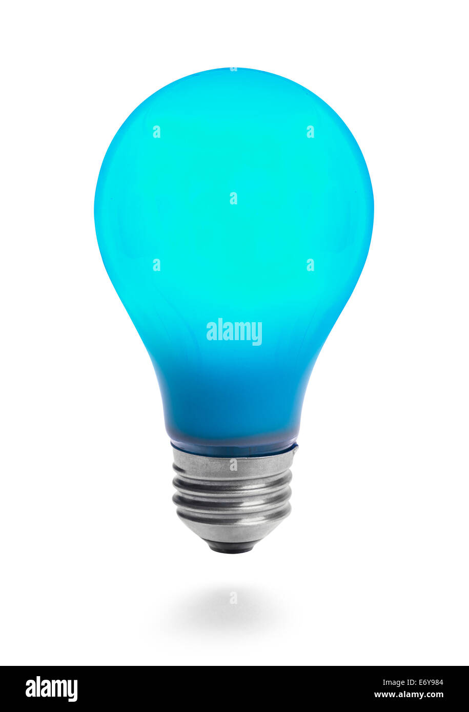 Accesa la luce blu Lampadina isolati su sfondo bianco. Foto Stock