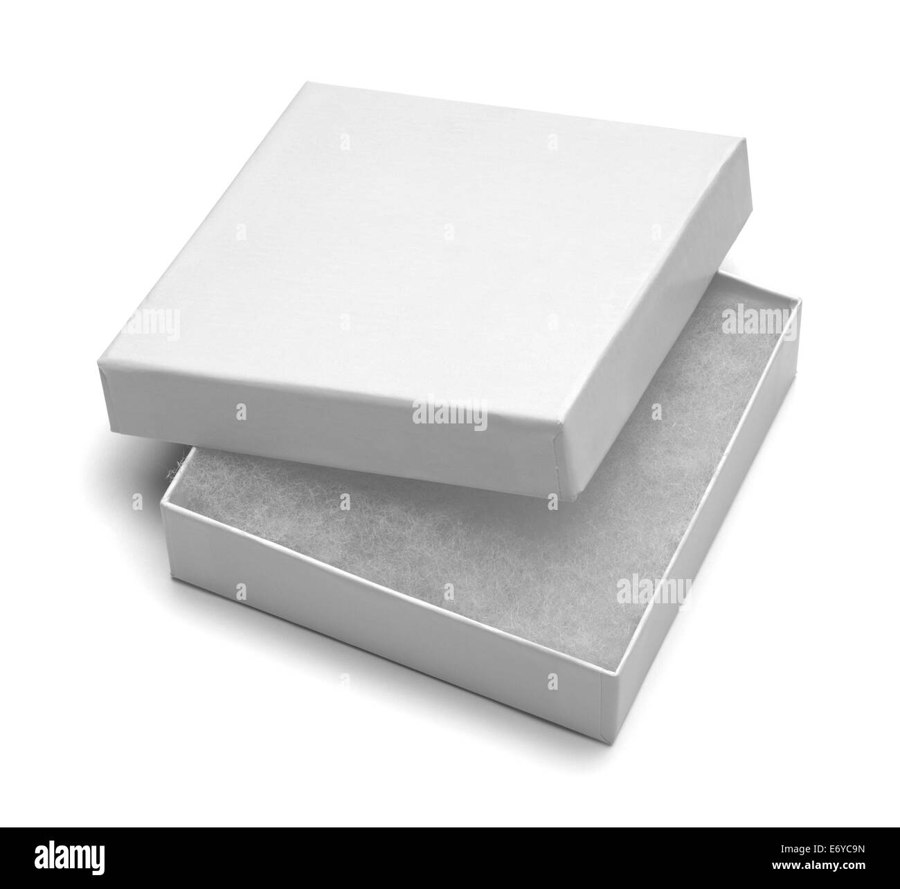 Di piccole dimensioni e di colore bianco scatola Jewlery con imbottitura isolata su sfondo bianco. Foto Stock