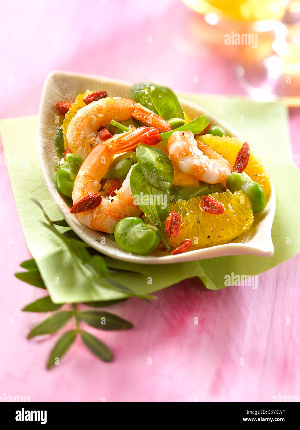 Gamberetti,spinaci e insalata di tangelo Foto Stock
