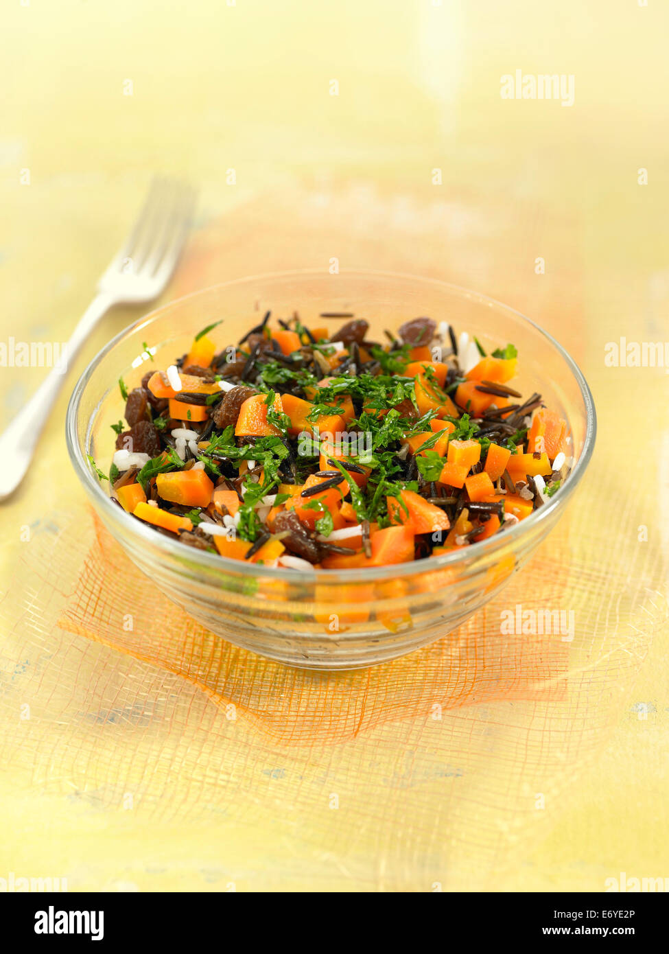 Riso selvatico e insalata di carote Foto Stock