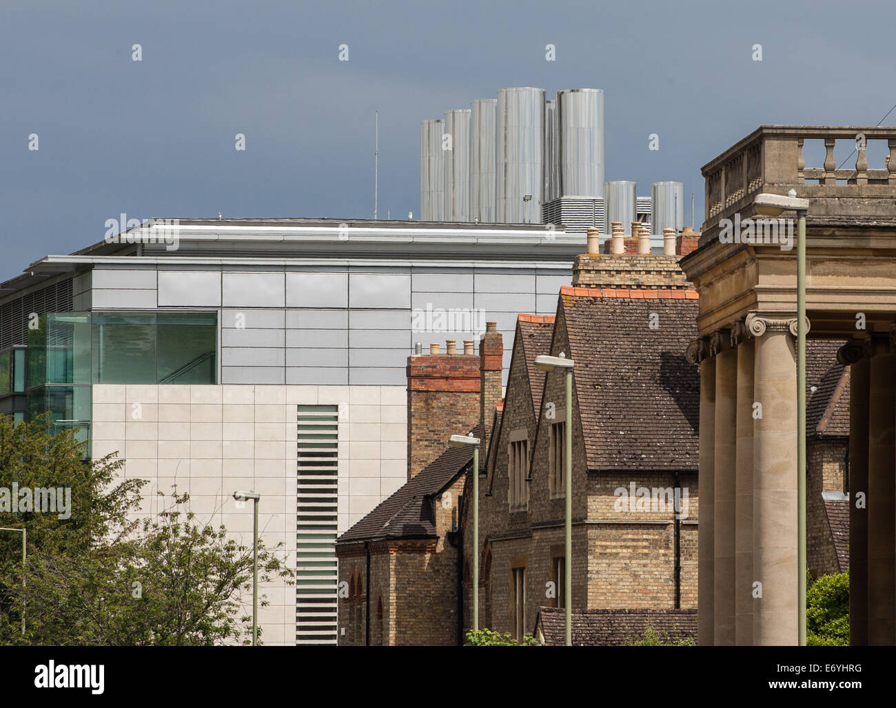 Vecchi e nuovi edifici a Oxford Foto Stock