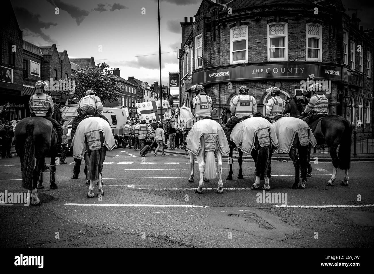 Montate i funzionari di polizia del South Yorkshire ,Rotherham Town Center .l Foto Stock