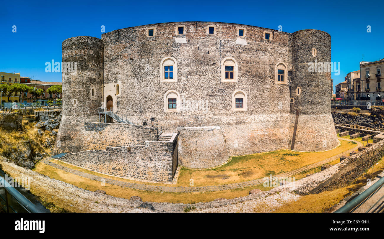 Castello Ursino in Cathania vista panoramica, Sicilia, Italia Foto Stock