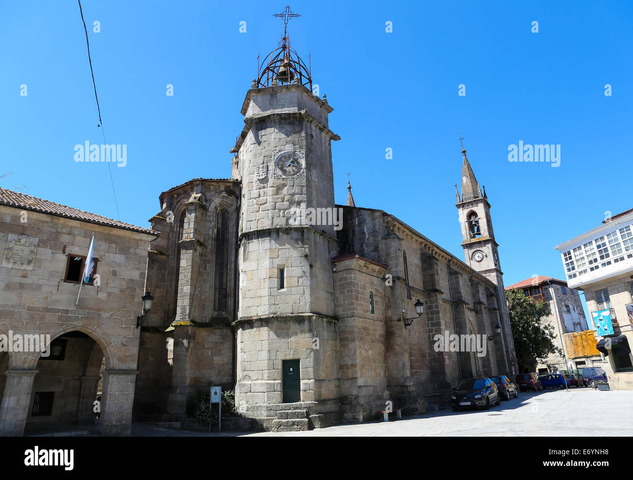 BETANZOS, Spagna - 30 luglio 2014: Igrexa de Santiago o la chiesa di San Giacomo nella storica città di Betanzos, Galizia, Spagna.Questo Foto Stock