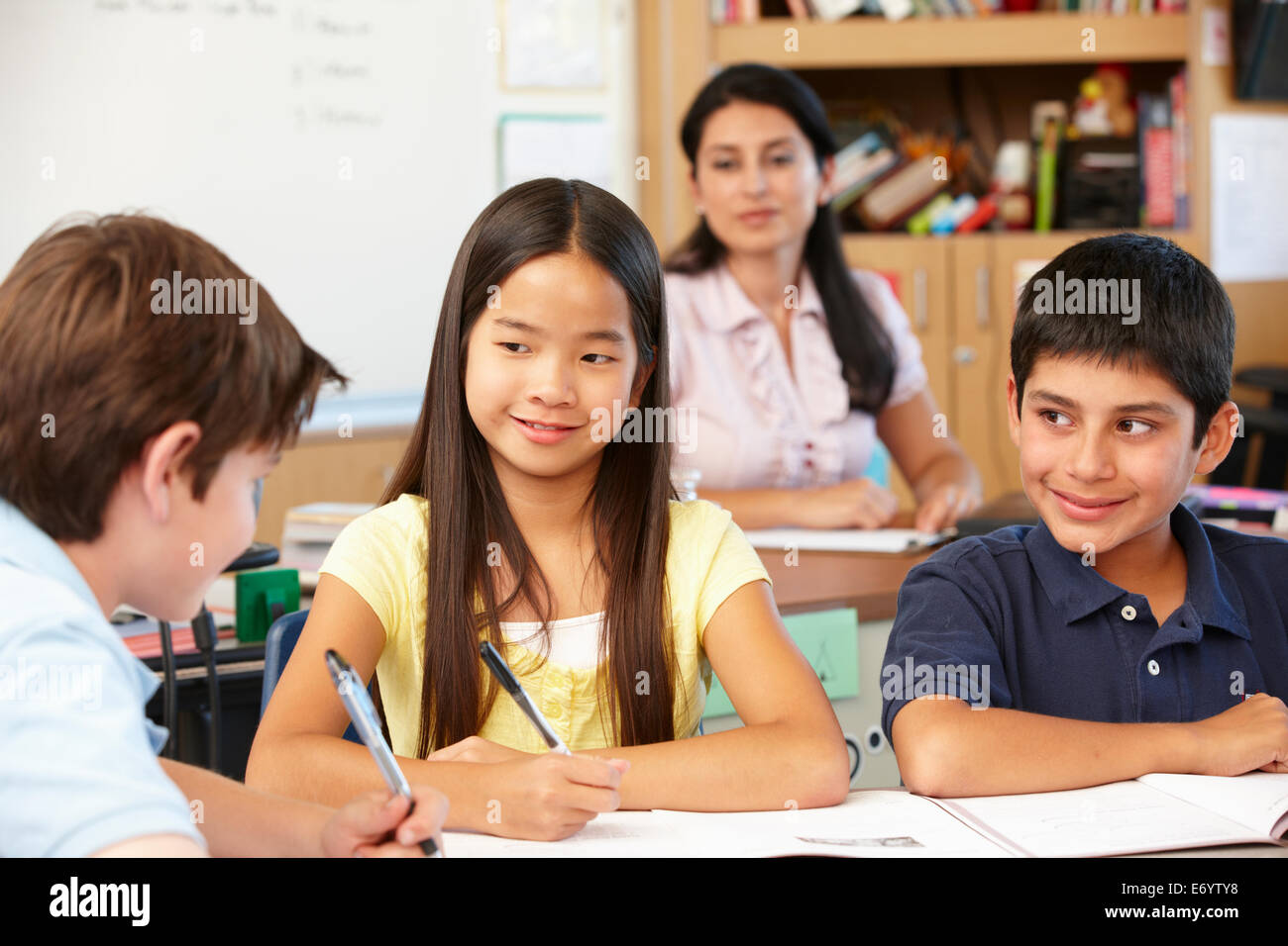 Insegnanti e allievi per classe Foto Stock