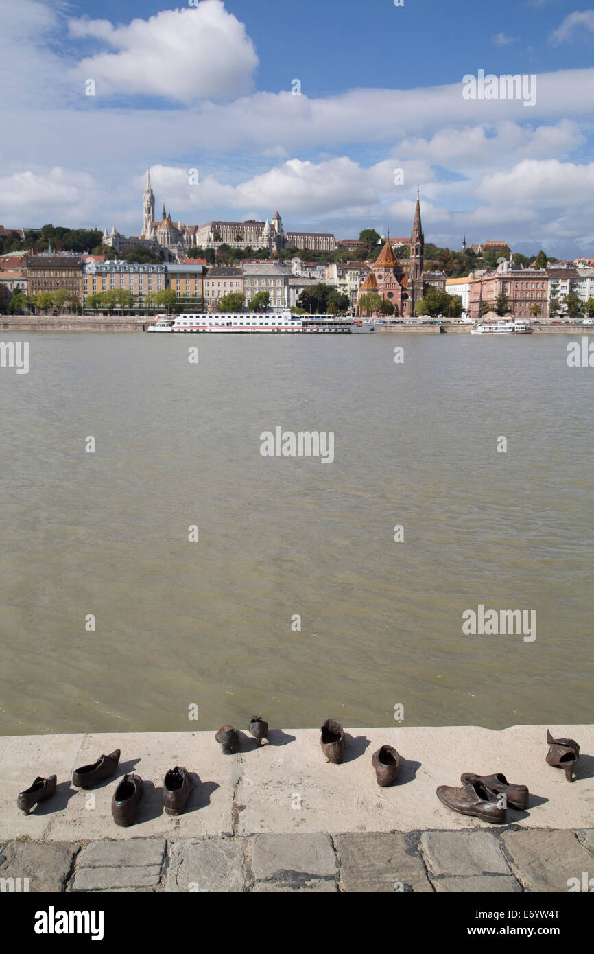 Ungheria, Budapest, scarpe sulla Passeggiata sul Danubio, creato da sculpter Gyula Pauer Foto Stock