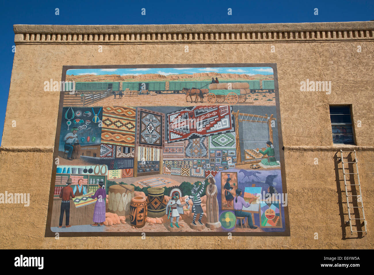 Stati Uniti d'America, Nuovo Messico, galoppo, situato sulla Tanner dell arte indiana edificio affacciato a ovest, 'Native American Trading murale', Richard Kahn (muralista) Foto Stock