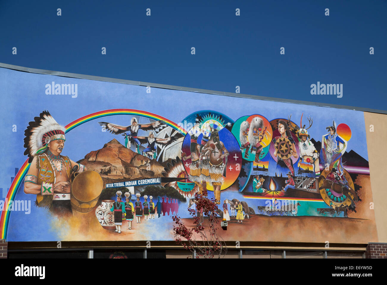 Stati Uniti d'America, Nuovo Messico, galoppo, situato sull'edificio cerimoniale, "Murale cerimoniale', Irving Bahe (muralista), 2005 Foto Stock