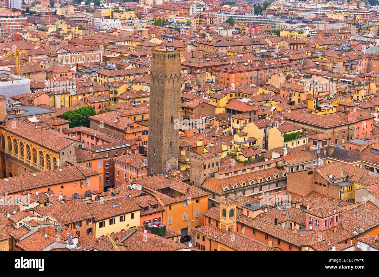 Paesaggio urbano vista da due torri, Bologna, Italia Foto Stock