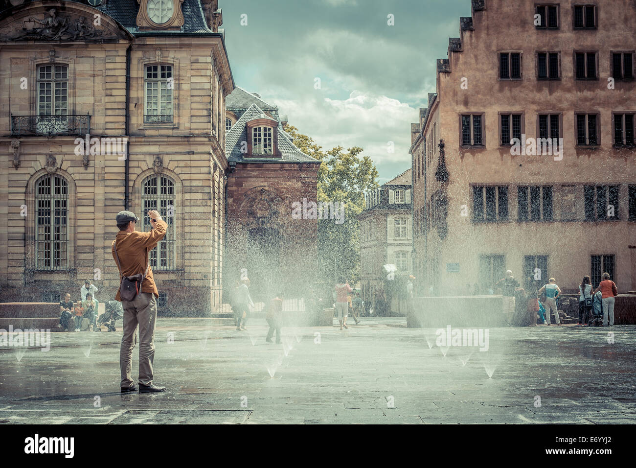 Turistico, una persona, Strasburgo, persone che viaggiano, vecchio, all'aperto, vacanze, viaggi Destinatination Foto Stock