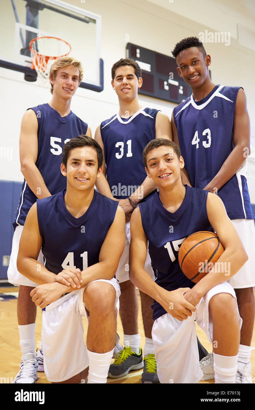Membri del maschio della High School della squadra di basket Foto Stock