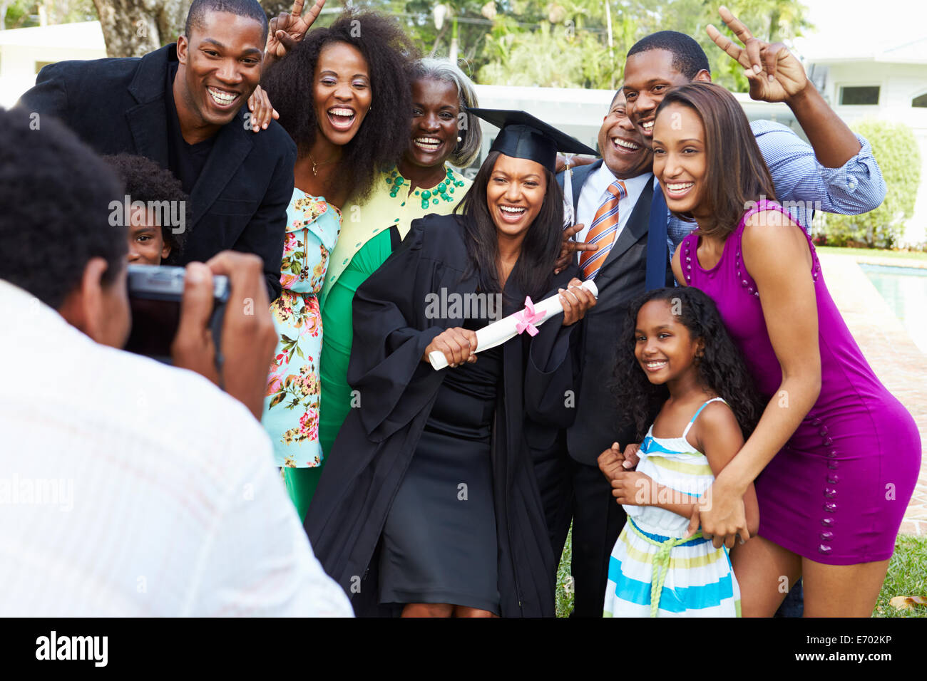 African studente americano celebra la graduazione Foto Stock