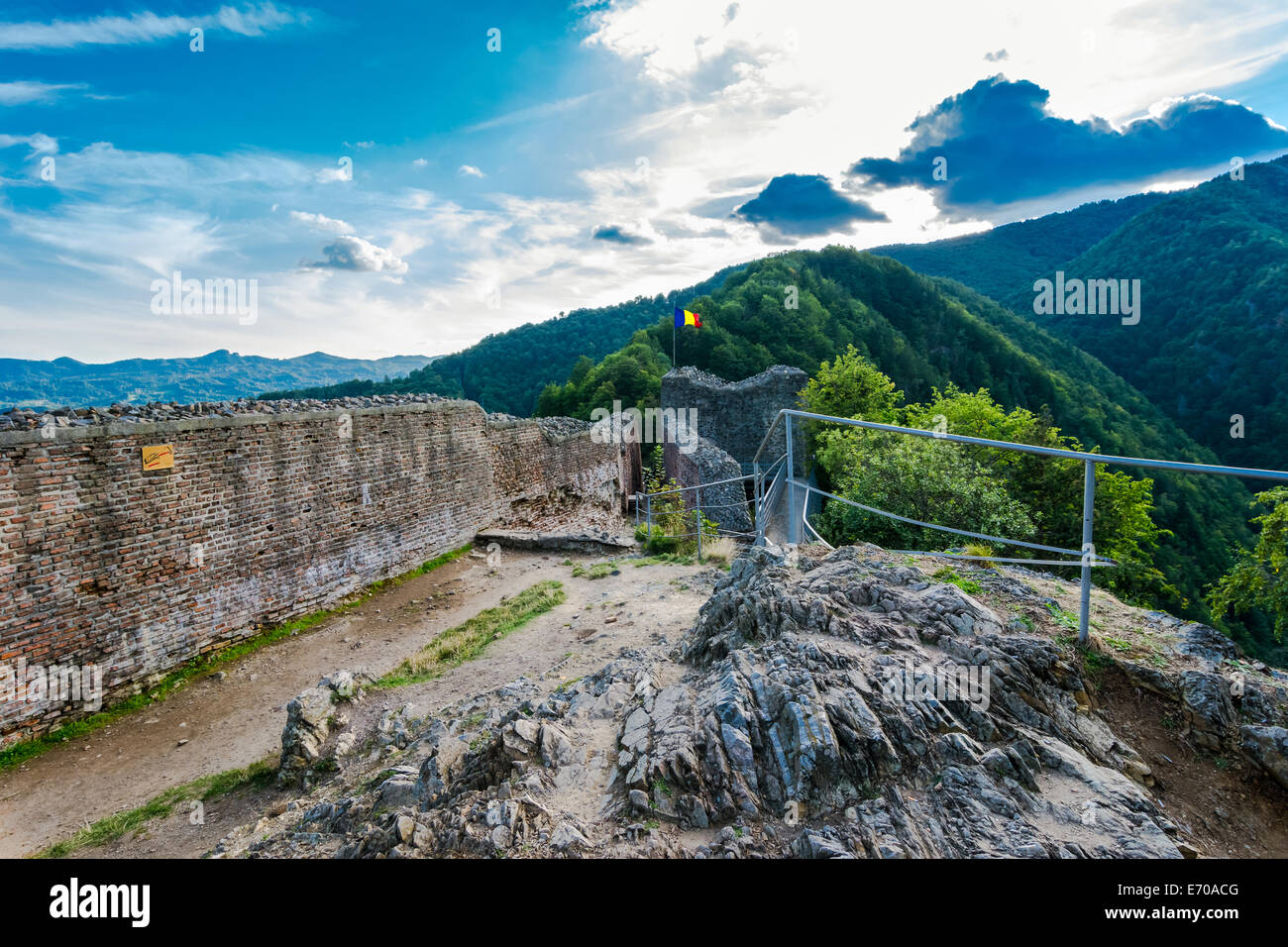 Fortezza di Poenari una volta posseduto da Vlad l'Impalatore (il leggendario Dracula). Foto Stock