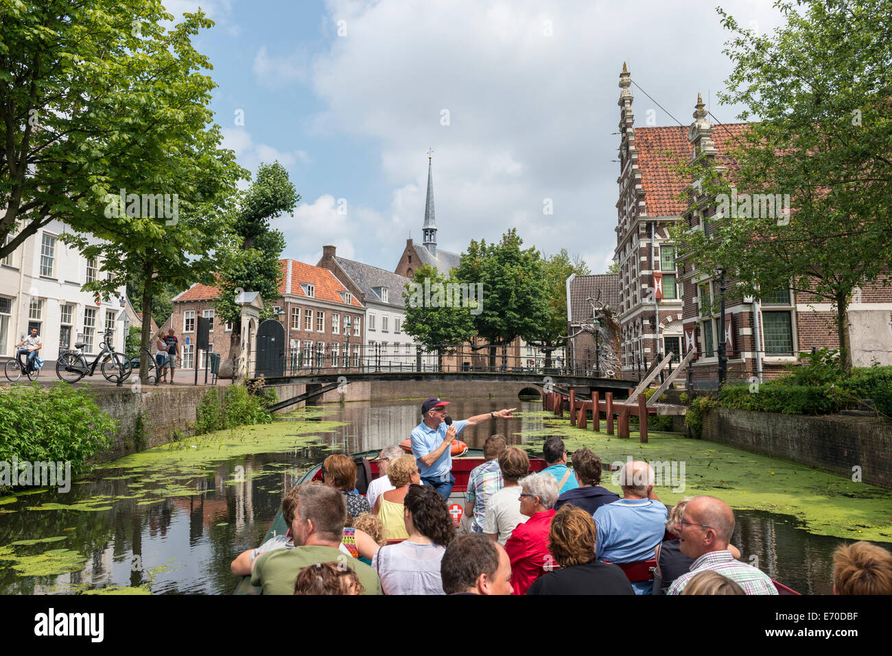 I turisti in una gita guidata in battello in Amersfoort, Paesi Bassi Foto Stock