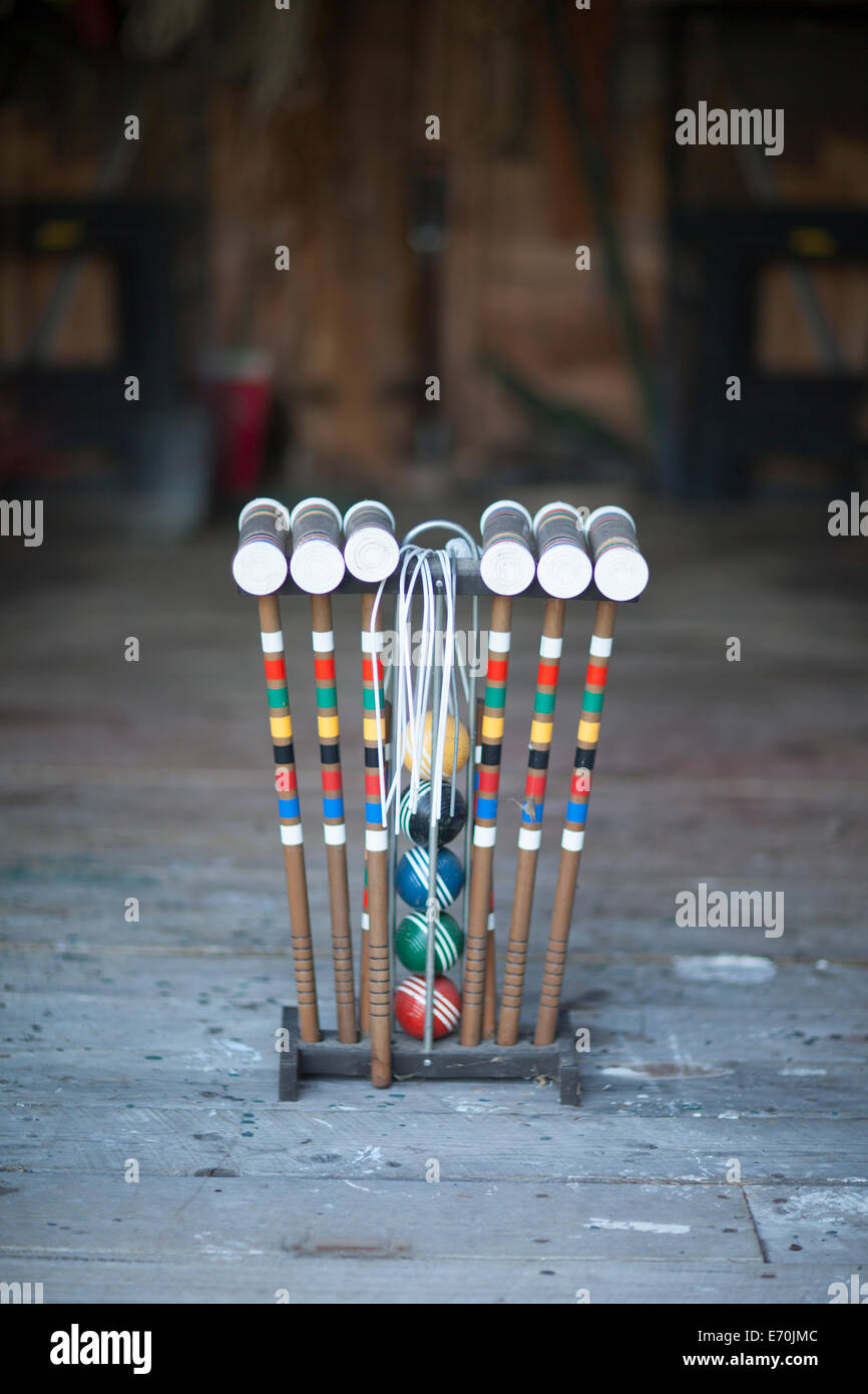 Croquet set in garage su cavalletto Foto Stock